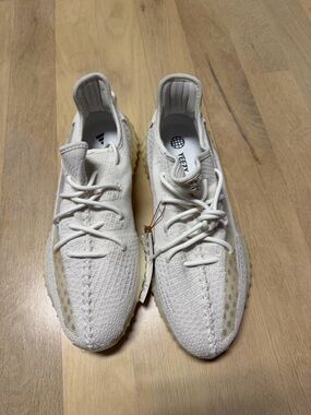 Yeezy Men’s Cream Knit Low-Top Sneakers